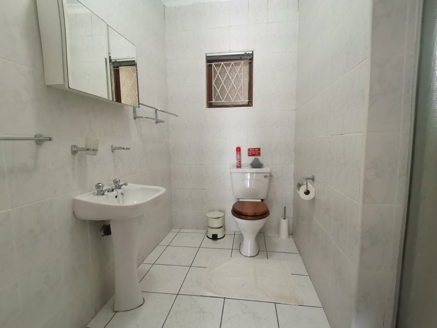 7 Bedroom Property for Sale in Shelly Beach KwaZulu-Natal