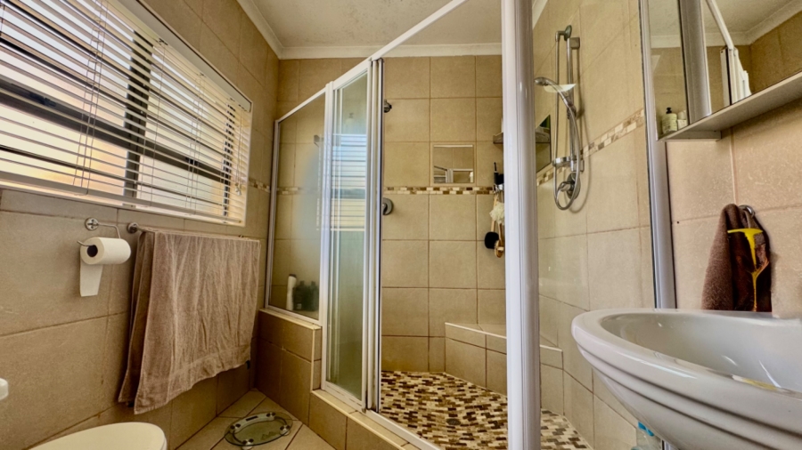 4 Bedroom Property for Sale in Schuinshoogte KwaZulu-Natal