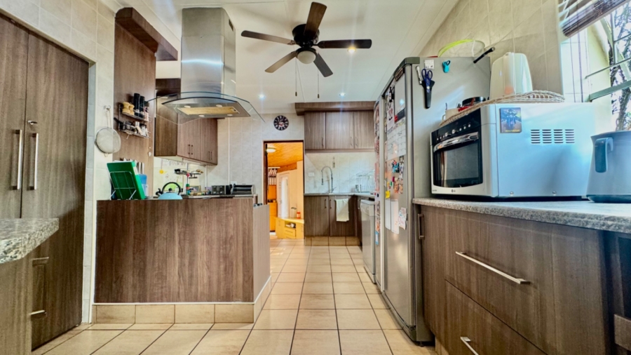 4 Bedroom Property for Sale in Schuinshoogte KwaZulu-Natal