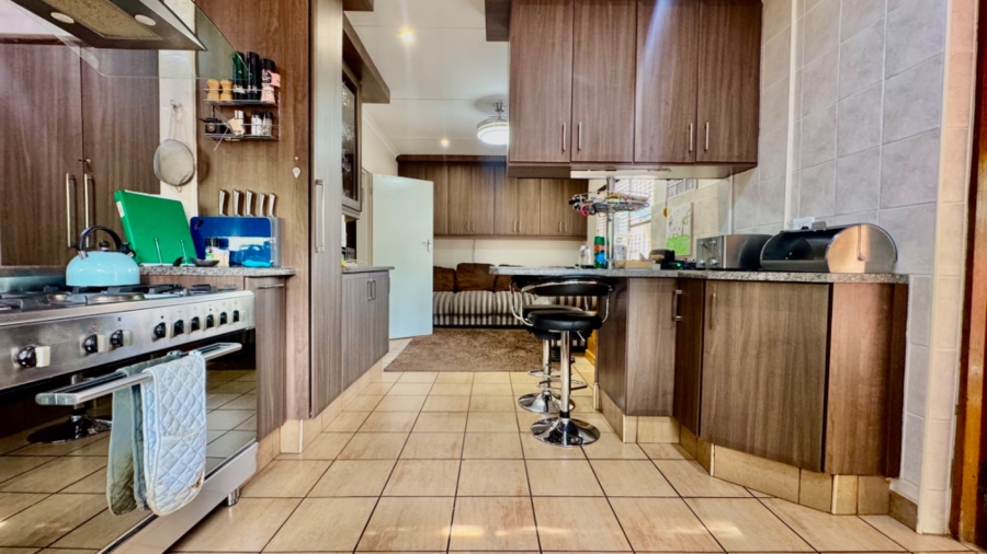 4 Bedroom Property for Sale in Schuinshoogte KwaZulu-Natal