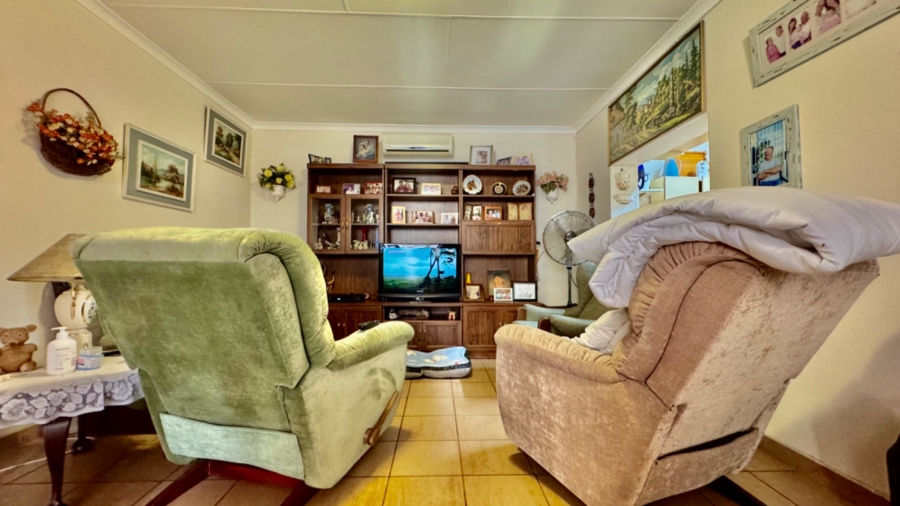 4 Bedroom Property for Sale in Schuinshoogte KwaZulu-Natal