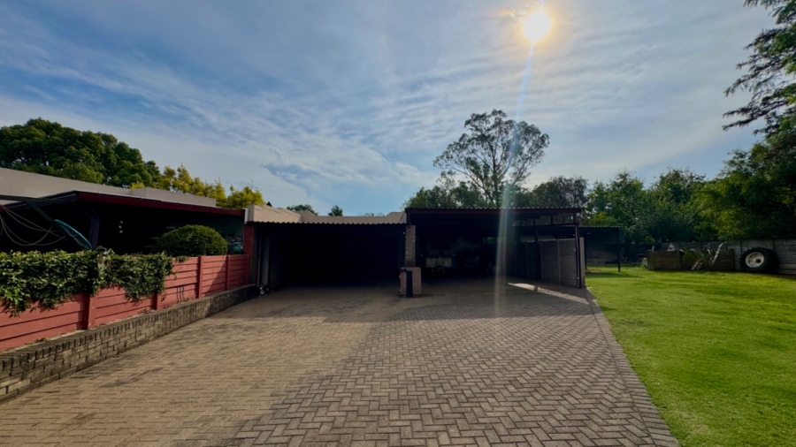 4 Bedroom Property for Sale in Schuinshoogte KwaZulu-Natal