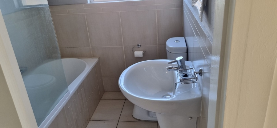 To Let 2 Bedroom Property for Rent in Ballitoville KwaZulu-Natal