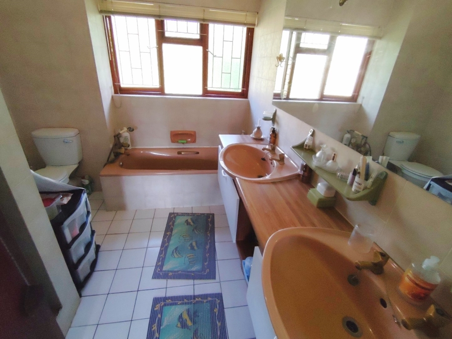 5 Bedroom Property for Sale in Margate KwaZulu-Natal