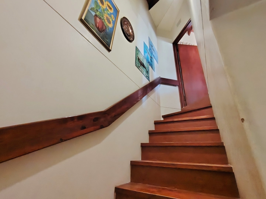 5 Bedroom Property for Sale in Margate KwaZulu-Natal
