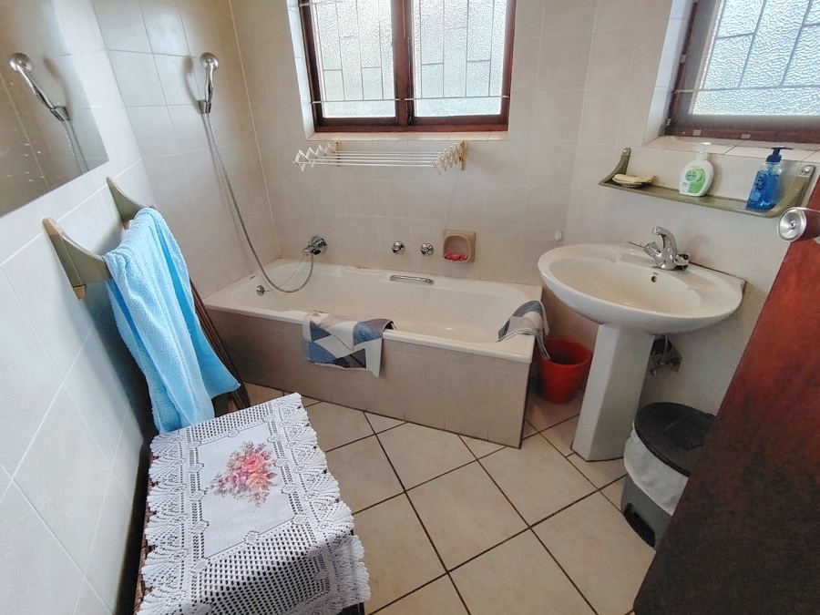 5 Bedroom Property for Sale in Margate KwaZulu-Natal