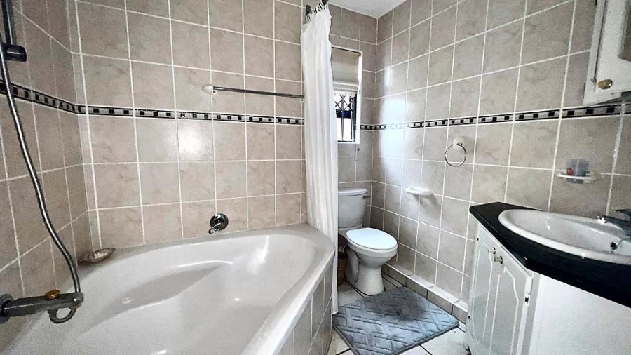 4 Bedroom Property for Sale in Manaba Beach KwaZulu-Natal