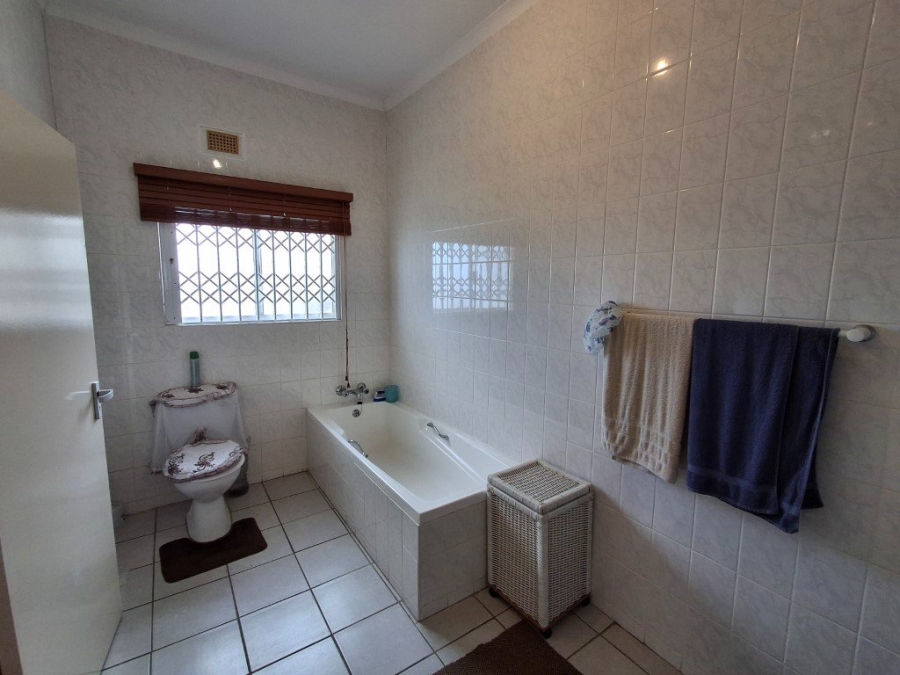 3 Bedroom Property for Sale in Uvongo KwaZulu-Natal