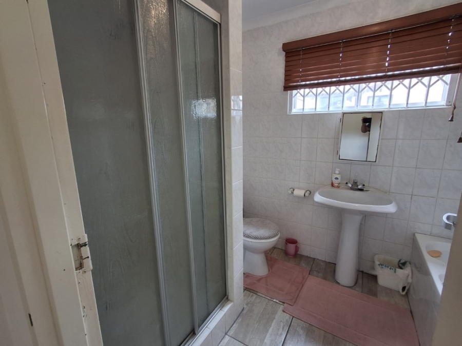 3 Bedroom Property for Sale in Uvongo KwaZulu-Natal
