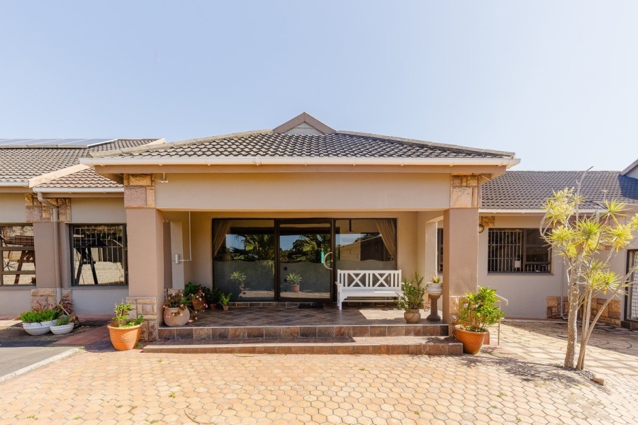 6 Bedroom Property for Sale in Oslo Beach KwaZulu-Natal
