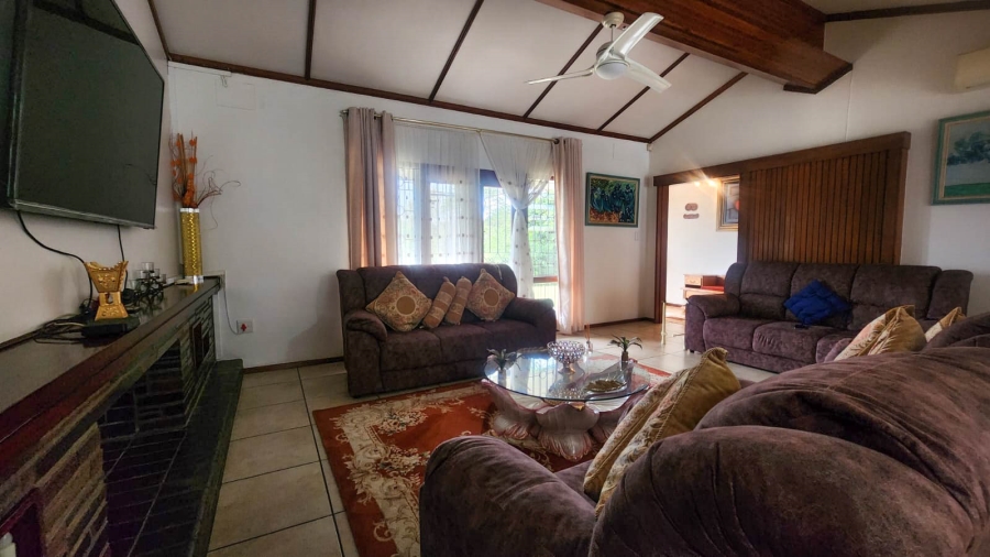 5 Bedroom Property for Sale in Umtentweni KwaZulu-Natal