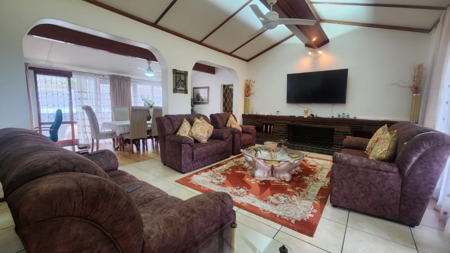 5 Bedroom Property for Sale in Umtentweni KwaZulu-Natal