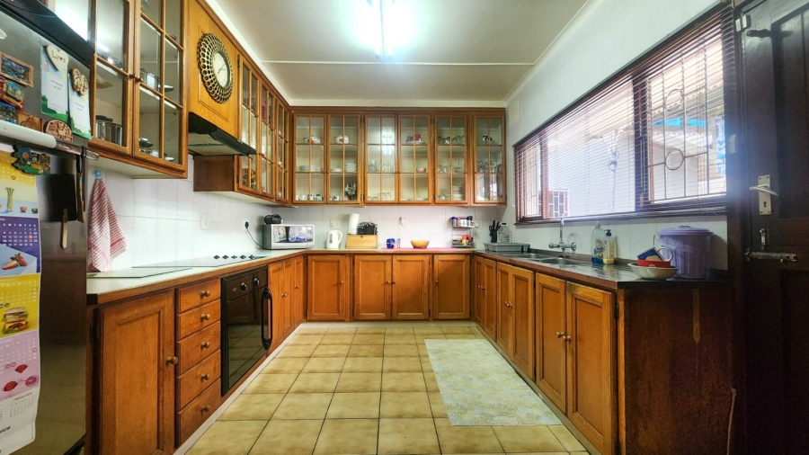 5 Bedroom Property for Sale in Umtentweni KwaZulu-Natal