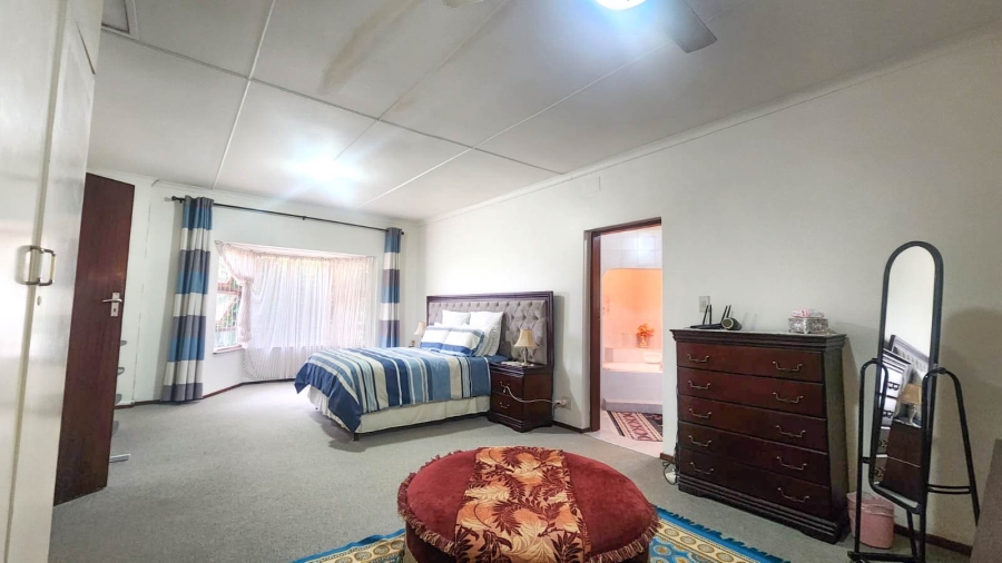 5 Bedroom Property for Sale in Umtentweni KwaZulu-Natal