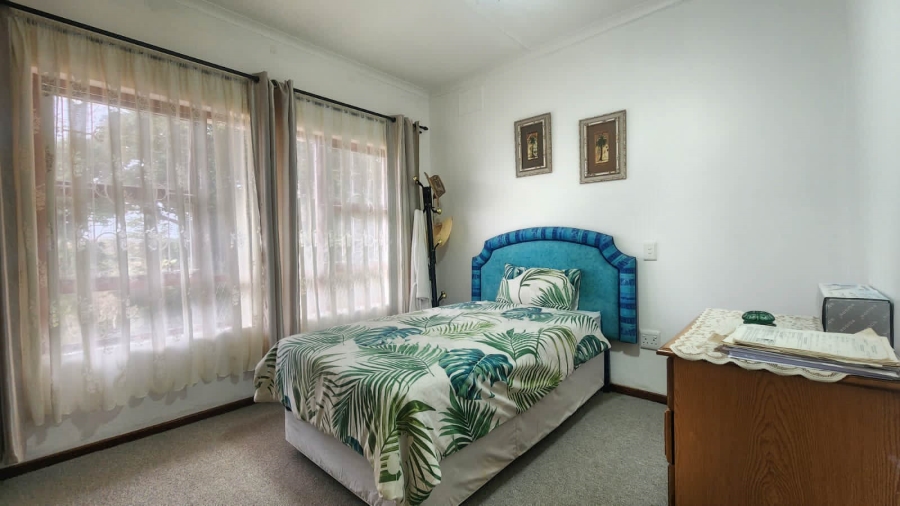 5 Bedroom Property for Sale in Umtentweni KwaZulu-Natal