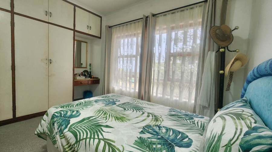 5 Bedroom Property for Sale in Umtentweni KwaZulu-Natal