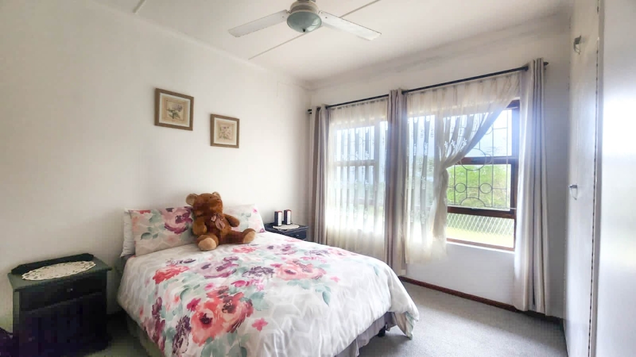 5 Bedroom Property for Sale in Umtentweni KwaZulu-Natal