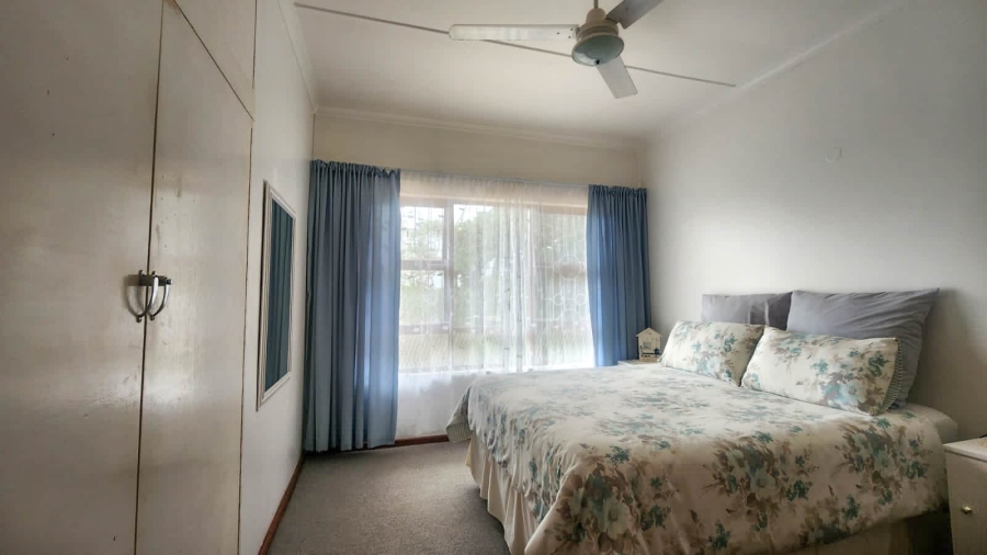 5 Bedroom Property for Sale in Umtentweni KwaZulu-Natal