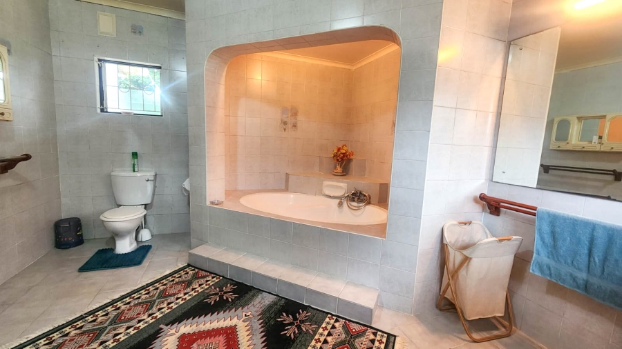 5 Bedroom Property for Sale in Umtentweni KwaZulu-Natal