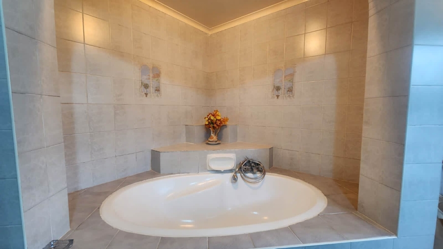 5 Bedroom Property for Sale in Umtentweni KwaZulu-Natal