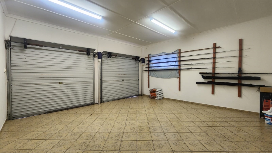 5 Bedroom Property for Sale in Umtentweni KwaZulu-Natal