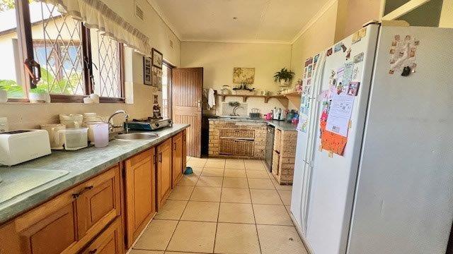 5 Bedroom Property for Sale in Uvongo KwaZulu-Natal