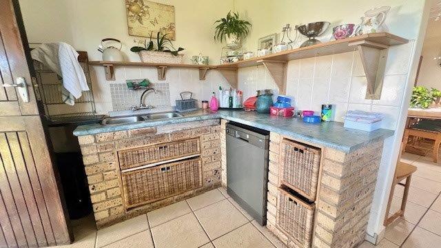 5 Bedroom Property for Sale in Uvongo KwaZulu-Natal