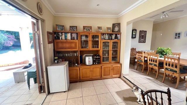 5 Bedroom Property for Sale in Uvongo KwaZulu-Natal