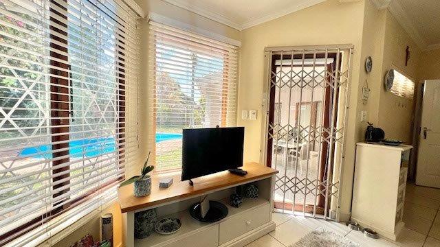 5 Bedroom Property for Sale in Uvongo KwaZulu-Natal