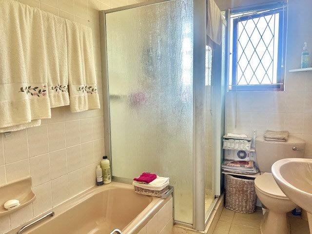 5 Bedroom Property for Sale in Uvongo KwaZulu-Natal