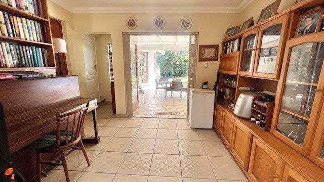 5 Bedroom Property for Sale in Uvongo KwaZulu-Natal