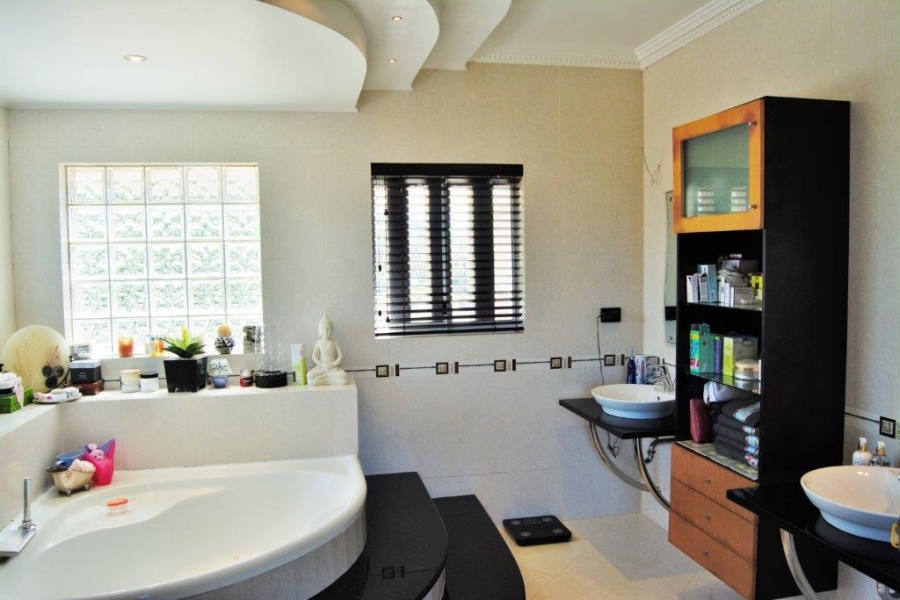 5 Bedroom Property for Sale in Oslo Beach KwaZulu-Natal