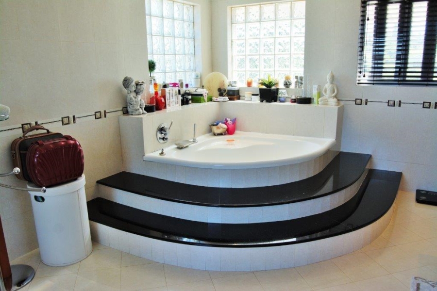 5 Bedroom Property for Sale in Oslo Beach KwaZulu-Natal