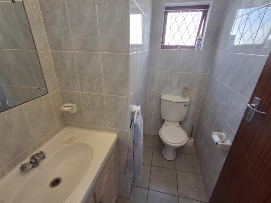 4 Bedroom Property for Sale in Uvongo KwaZulu-Natal