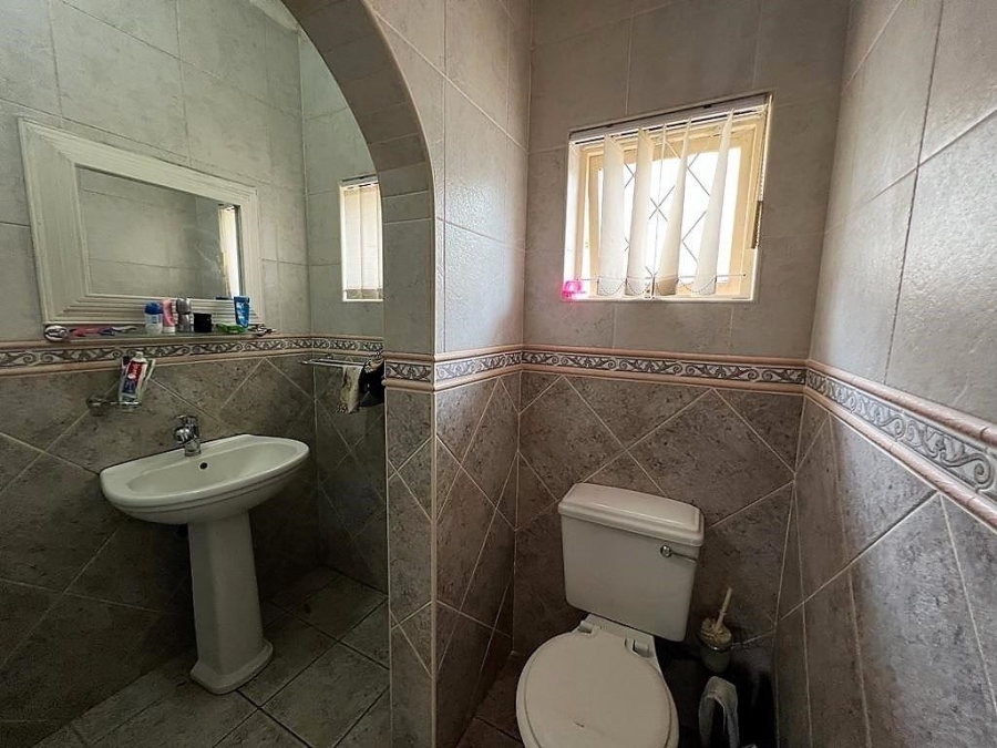 3 Bedroom Property for Sale in Uvongo KwaZulu-Natal