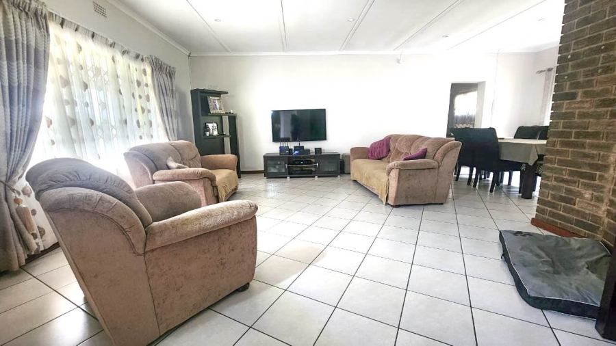 4 Bedroom Property for Sale in Umtentweni KwaZulu-Natal