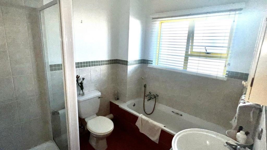 3 Bedroom Property for Sale in Uvongo KwaZulu-Natal