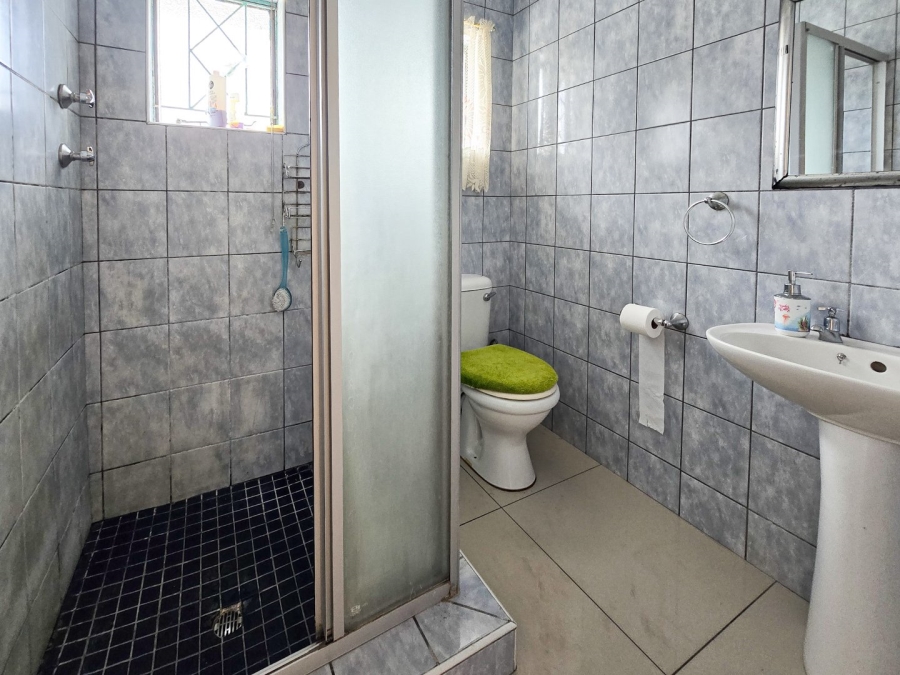 2 Bedroom Property for Sale in Uvongo KwaZulu-Natal