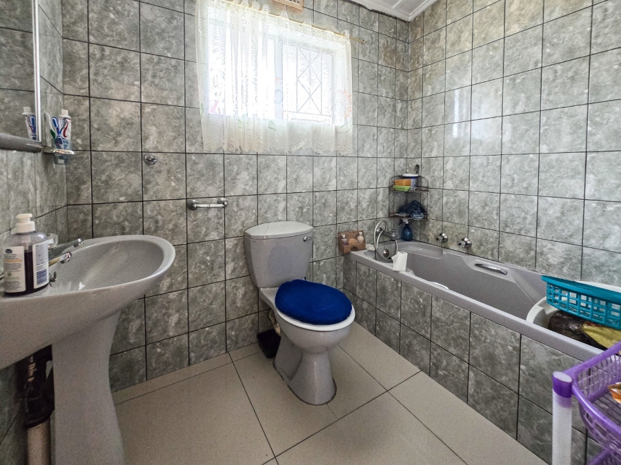 2 Bedroom Property for Sale in Uvongo KwaZulu-Natal