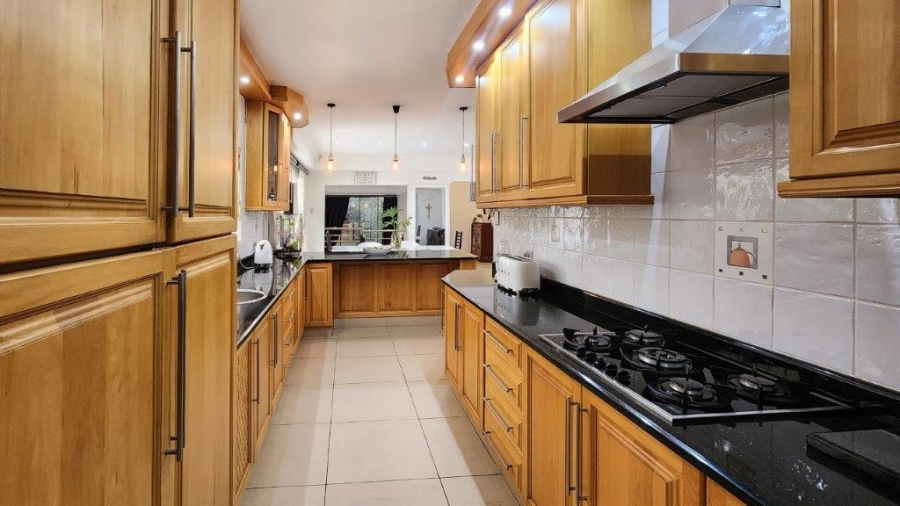 6 Bedroom Property for Sale in St Michaels On Sea KwaZulu-Natal