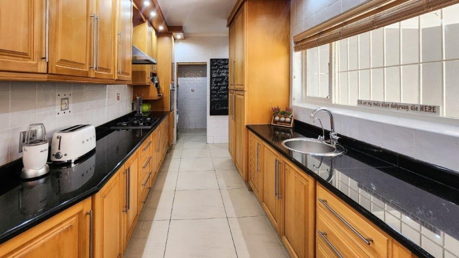 6 Bedroom Property for Sale in St Michaels On Sea KwaZulu-Natal