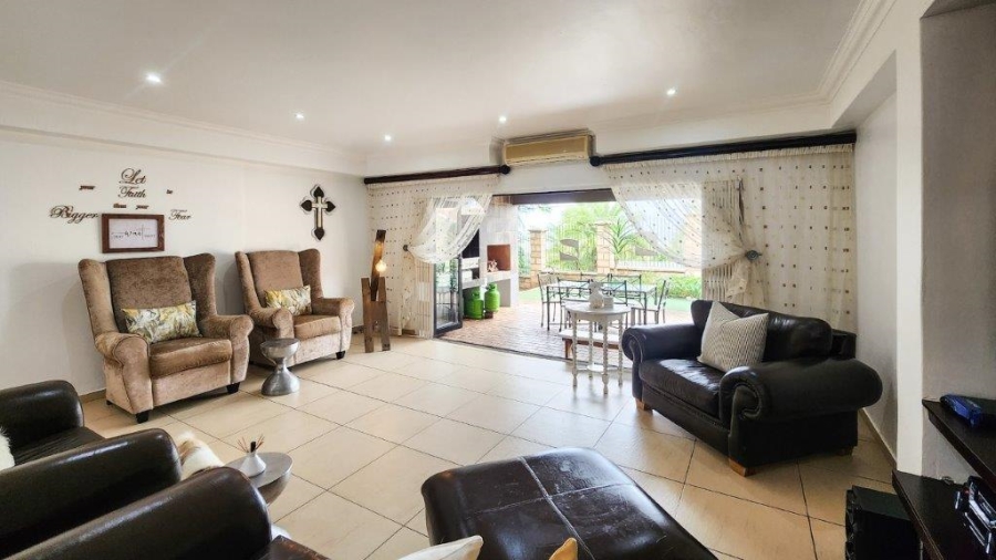 6 Bedroom Property for Sale in St Michaels On Sea KwaZulu-Natal