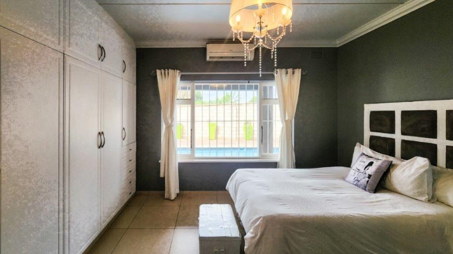 6 Bedroom Property for Sale in St Michaels On Sea KwaZulu-Natal