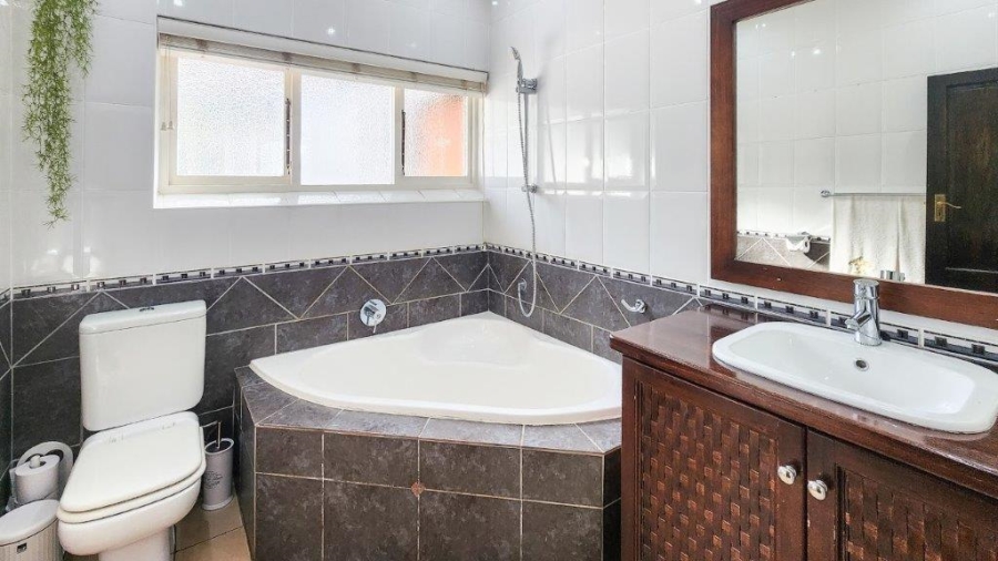 6 Bedroom Property for Sale in St Michaels On Sea KwaZulu-Natal