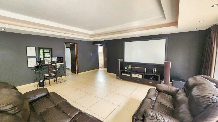 6 Bedroom Property for Sale in St Michaels On Sea KwaZulu-Natal