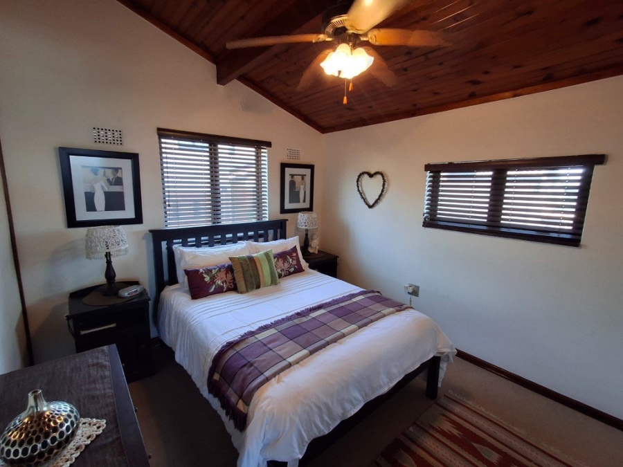 2 Bedroom Property for Sale in Uvongo KwaZulu-Natal