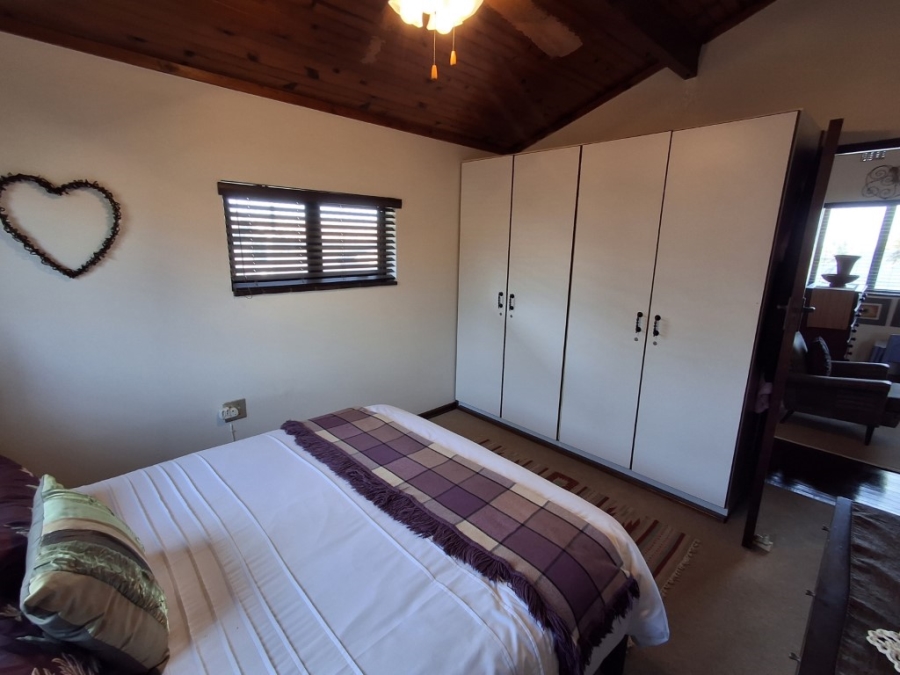 2 Bedroom Property for Sale in Uvongo KwaZulu-Natal