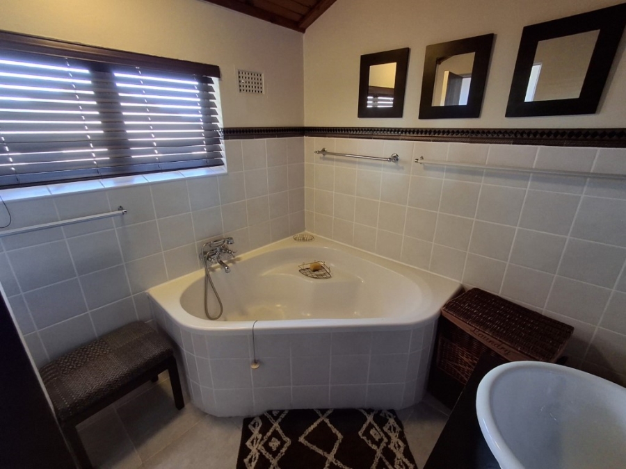 2 Bedroom Property for Sale in Uvongo KwaZulu-Natal