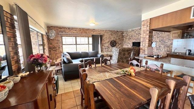 5 Bedroom Property for Sale in Uvongo KwaZulu-Natal