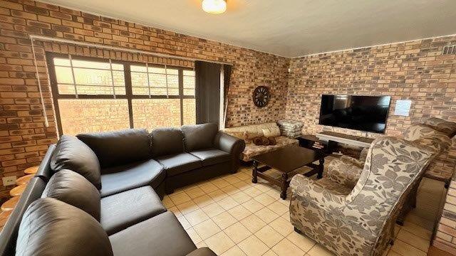 5 Bedroom Property for Sale in Uvongo KwaZulu-Natal